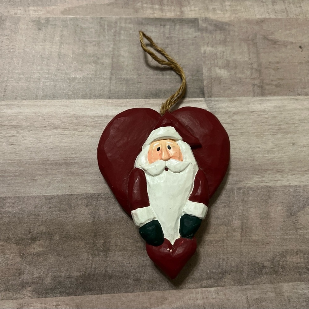 Midwest of Cannon Falls - Original Carvings By Eddie Walker - Santa Big Heart